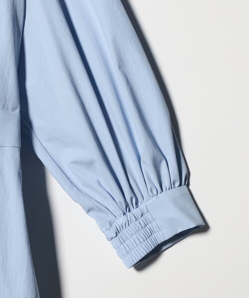 UNITED ARROWS(ユナイテッドアローズ)の「メロー フリル ワンピース ‐防しわ 吸水速乾 UVカット 遮熱性 接触冷感 ウォッシャブル‐(ワンピース・レディース・ネイビー/ライトブルー・38/36)」の9枚目の写真
