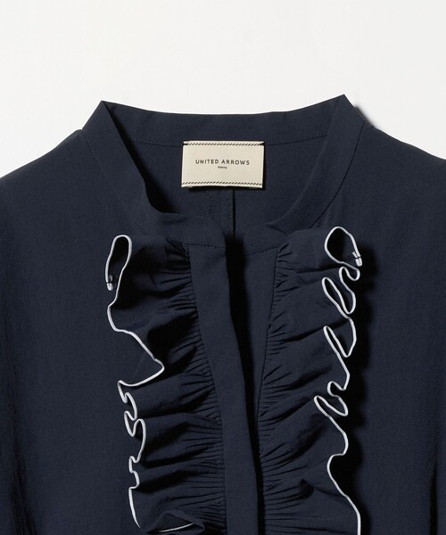 UNITED ARROWS(ユナイテッドアローズ)の「メロー フリル ワンピース ‐防しわ 吸水速乾 UVカット 遮熱性 接触冷感 ウォッシャブル‐(ワンピース・レディース・ネイビー/ライトブルー・38/36)」の15枚目の写真