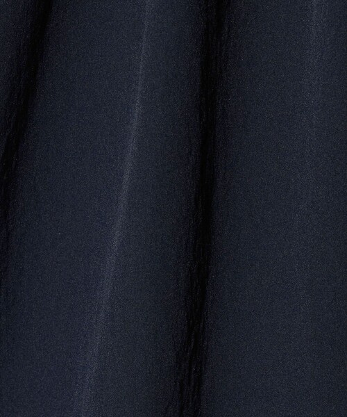 UNITED ARROWS(ユナイテッドアローズ)の「メロー フリル ワンピース ‐防しわ 吸水速乾 UVカット 遮熱性 接触冷感 ウォッシャブル‐(ワンピース・レディース・ネイビー/ライトブルー・38/36)」の16枚目の写真