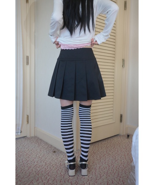 Smyeon（スミョン）の「Asymmetrical button pleated skirt/アシンメトリーボタンプリーツスカート（スカート・レディース・ブラック/ベージュ/カーキ・FREE）」の7枚目の写真