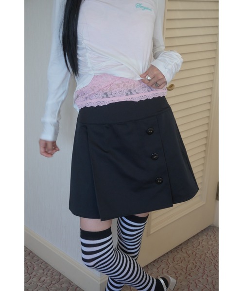 Smyeon（スミョン）の「Asymmetrical button pleated skirt/アシンメトリーボタンプリーツスカート（スカート・レディース・ブラック/ベージュ/カーキ・FREE）」の5枚目の写真