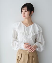 ストライプ柄ラッフルブラウス