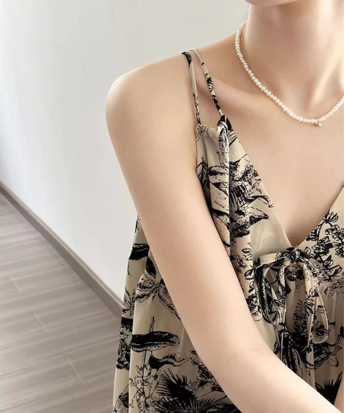 &soiree(アンドソワレ)の「Vネックリボン付き花柄キャミワンピース(ワンピース・レディース・アイボリー・SMALL/MEDIUM/LARGE/X-LARGE)」の4枚目の写真