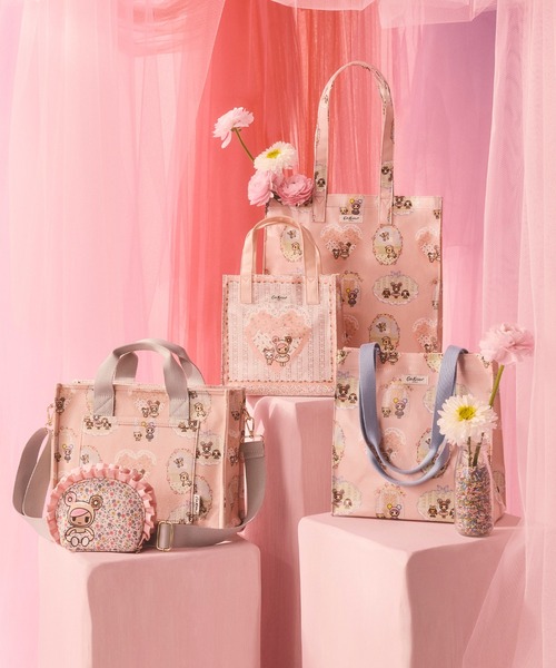 Cath Kidston(キャスキッドソン)の「tokidoki スモール ブックバッグ Tokidoki Town(ハンドバッグ・レディース・ピンク・FREE)」の2枚目の写真