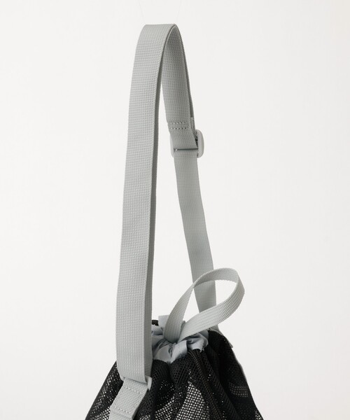 NIKE（ナイキ）の「【NIKE / ナイキ】1994046 メッシュワンショルダーバッグ / 12L / ユニセックス（ショルダーバッグ・メンズ・グレー/サックスブルー/ブラック・フリー）」の15枚目の写真