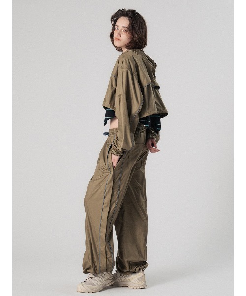 ELCHELE（エルチェレ）の「UNIVERSAL WINDBREAKER PANTS（その他パンツ・レディース・カーキ/ブラック・38/36）」の10枚目の写真