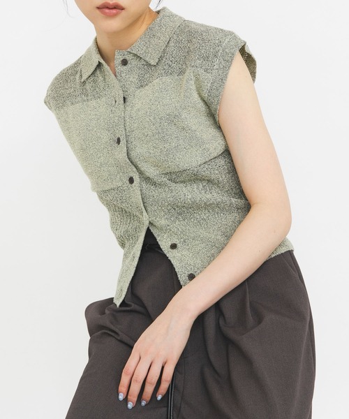 KBF(ケイビーエフ)の「スリーブレスニットシャツ(ニット/セーター・レディース・グリーン系その他/ベージュ系その他/アイボリー/ブラック・ONE)」の3枚目の写真