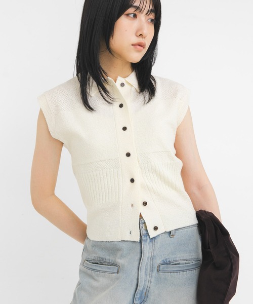 KBF(ケイビーエフ)の「スリーブレスニットシャツ(ニット/セーター・レディース・グリーン系その他/ベージュ系その他/アイボリー/ブラック・ONE)」の1枚目の写真