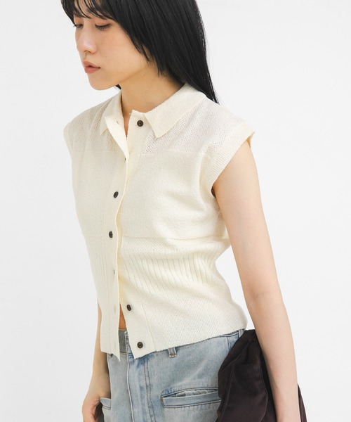 KBF(ケイビーエフ)の「スリーブレスニットシャツ(ニット/セーター・レディース・グリーン系その他/ベージュ系その他/アイボリー/ブラック・ONE)」の6枚目の写真