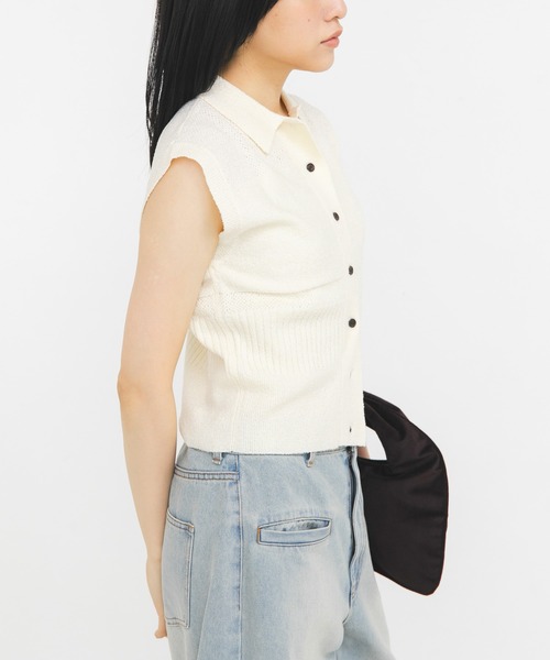 KBF(ケイビーエフ)の「スリーブレスニットシャツ(ニット/セーター・レディース・グリーン系その他/ベージュ系その他/アイボリー/ブラック・ONE)」の7枚目の写真
