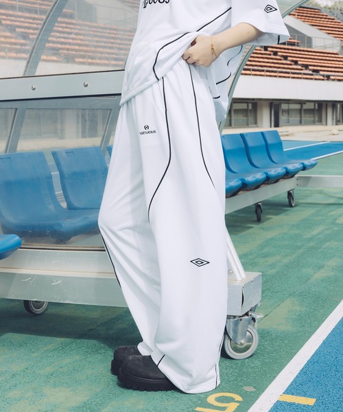 UMBRO(アンブロ)の「UMBRO別注 ドローコードパイピングオーバーサイズスウェットパンツ(スウェットパンツ・メンズ・ネイビー/ホワイト/ブラック/グレー・S/M/L/XL)」の6枚目の写真