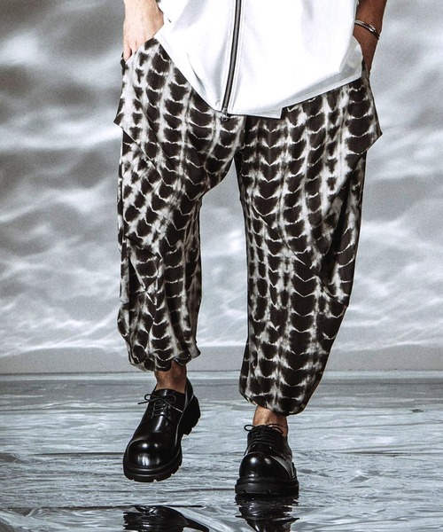 NO ID.(ノーアイディ)の「【NO ID.】Gathered Drape Easy Trousers / ギャザードレープ イージートラウザーズ(その他パンツ・メンズ・その他23/グレー/ブラック・1/2)」の19枚目の写真