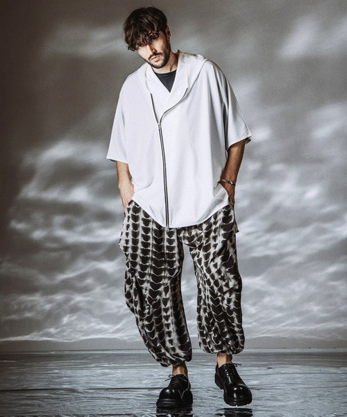 NO ID.(ノーアイディ)の「【NO ID.】Gathered Drape Easy Trousers / ギャザードレープ イージートラウザーズ(その他パンツ・メンズ・その他23/グレー/ブラック・1/2)」の22枚目の写真