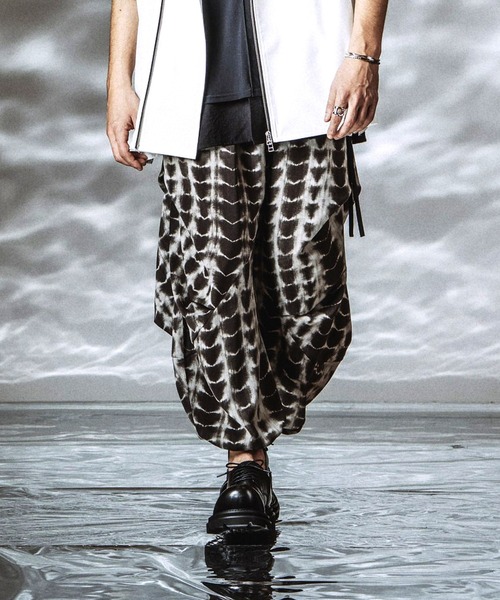 NO ID.(ノーアイディ)の「【NO ID.】Gathered Drape Easy Trousers / ギャザードレープ イージートラウザーズ(その他パンツ・メンズ・その他23/グレー/ブラック・1/2)」の21枚目の写真