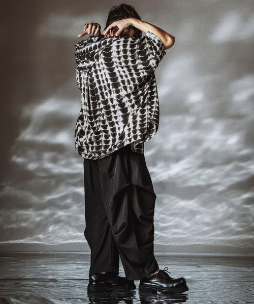 NO ID.(ノーアイディ)の「【NO ID.】Gathered Drape Easy Trousers / ギャザードレープ イージートラウザーズ(その他パンツ・メンズ・その他23/グレー/ブラック・1/2)」の5枚目の写真