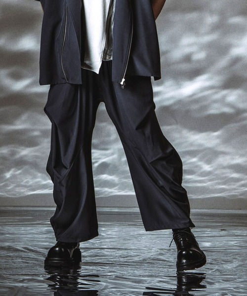NO ID.(ノーアイディ)の「【NO ID.】Gathered Drape Easy Trousers / ギャザードレープ イージートラウザーズ(その他パンツ・メンズ・その他23/グレー/ブラック・1/2)」の15枚目の写真