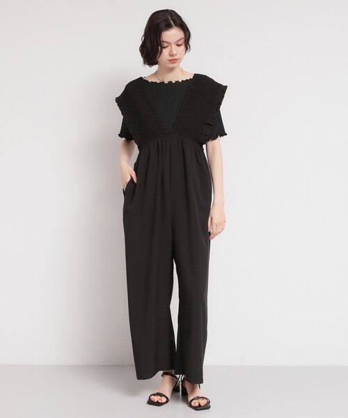 THE SHOP TK (ザ ショップ ティーケー )の「ラクに着られてすっきり見え シャーリングサロペット(サロペット/オーバーオール・レディース・ダークブラウン/ブラック・12/13)」の5枚目の写真