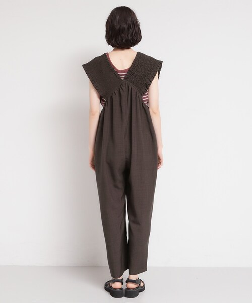 THE SHOP TK (ザ ショップ ティーケー )の「ラクに着られてすっきり見え シャーリングサロペット(サロペット/オーバーオール・レディース・ダークブラウン/ブラック・12/13)」の13枚目の写真