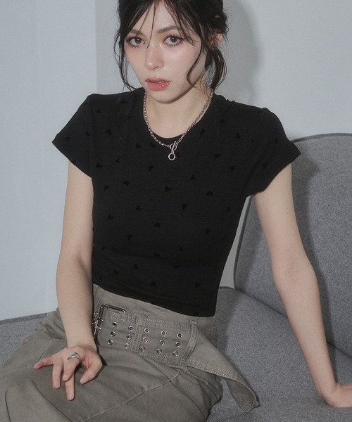 ENVYM（アンビー）の「ハートプリントフィットTシャツ（Tシャツ/カットソー・レディース・ホワイト/ネイビー/カーキ/ブラック・FREE）」の3枚目の写真