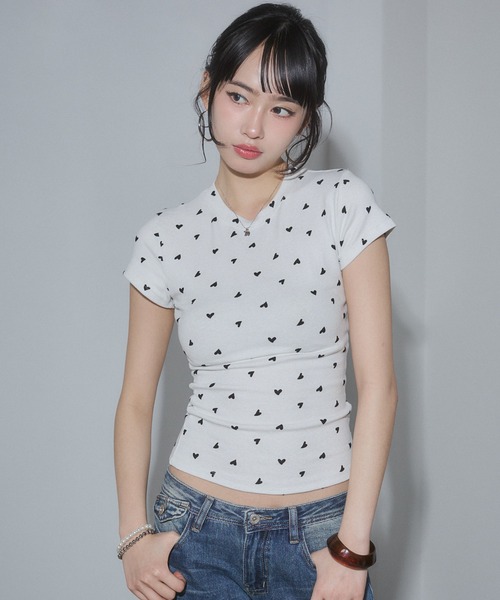 ENVYM（アンビー）の「ハートプリントフィットTシャツ（Tシャツ/カットソー・レディース・ホワイト/ネイビー/カーキ/ブラック・FREE）」の11枚目の写真