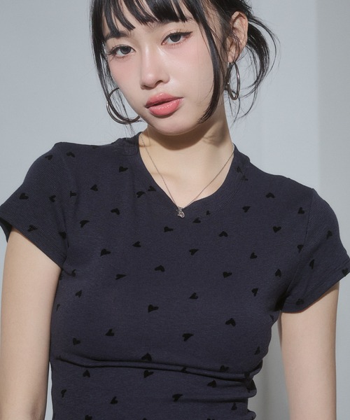 ENVYM（アンビー）の「ハートプリントフィットTシャツ（Tシャツ/カットソー・レディース・ホワイト/ネイビー/カーキ/ブラック・FREE）」の15枚目の写真