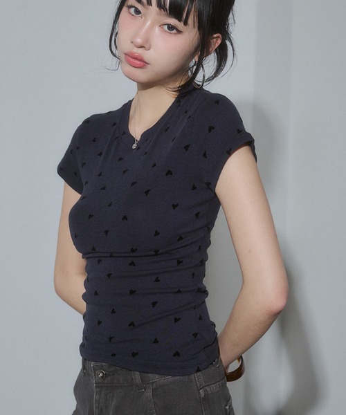 ENVYM（アンビー）の「ハートプリントフィットTシャツ（Tシャツ/カットソー・レディース・ホワイト/ネイビー/カーキ/ブラック・FREE）」の17枚目の写真