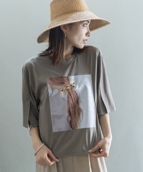 lodie(ロディ)の「バックヘアー プリントT(アクセ付き)(Tシャツ/カットソー・レディース・オフホワイト/ブラック/チャコールグレー・FREE)」の2枚目の写真