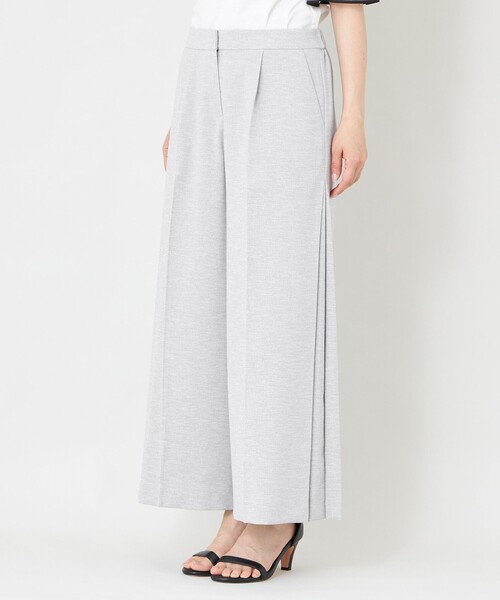 TO BE CHIC(トゥー ビー シック)の「サマーコンフォート タックワイドパンツ(その他パンツ・レディース・ブラック/ライトグレー・40)」の7枚目の写真