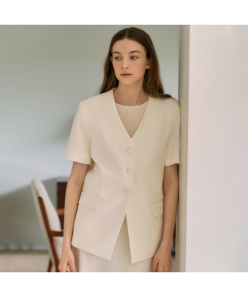 Ellioti(エリオティ)の「Belin Half Sleeve Jacket_3Color(テーラードジャケット・レディース・ブラック/アイボリー/ベージュ・FREE)」の2枚目の写真