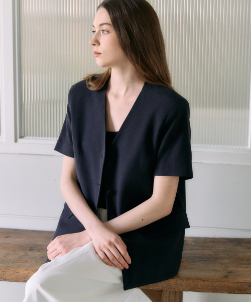 Ellioti(エリオティ)の「Belin Half Sleeve Jacket_3Color(テーラードジャケット・レディース・ブラック/アイボリー/ベージュ・FREE)」の5枚目の写真
