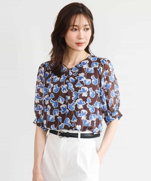 MK MICHEL KLEIN（エムケーミッシェルクラン）の「[洗える]アートフラワープリント シフォンブラウス（シャツ/ブラウス・レディース・ブラウン/ネイビー・38）」の8枚目の写真