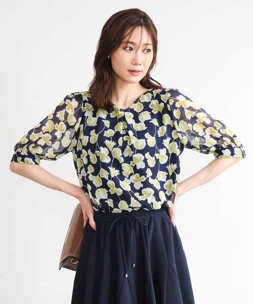 MK MICHEL KLEIN（エムケーミッシェルクラン）の「[洗える]アートフラワープリント シフォンブラウス（シャツ/ブラウス・レディース・ブラウン/ネイビー・38）」の15枚目の写真