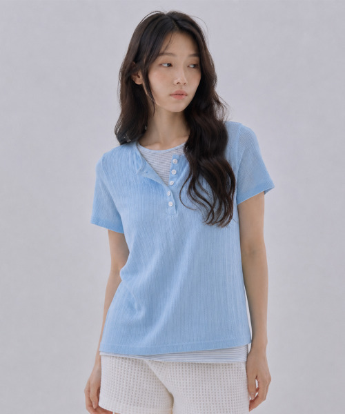 SAYUU(サユ)の「ソフトレイヤードヘンリーネック半袖Tシャツライトブルー(Tシャツ/カットソー・レディース・ライトブルー・FREE)」の1枚目の写真