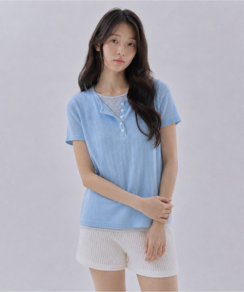 SAYUU(サユ)の「ソフトレイヤードヘンリーネック半袖Tシャツライトブルー(Tシャツ/カットソー・レディース・ライトブルー・FREE)」の3枚目の写真