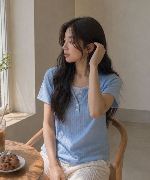 SAYUU(サユ)の「ソフトレイヤードヘンリーネック半袖Tシャツライトブルー(Tシャツ/カットソー・レディース・ライトブルー・FREE)」の8枚目の写真