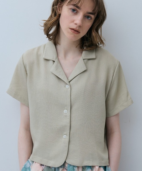 flaeu(フラユ)の「Open Collar Short Shirt(シャツ/ブラウス・レディース・ベージュ/ライトブルー/ブラック・FREE)」の2枚目の写真