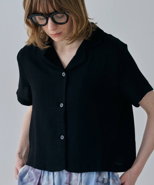 flaeu(フラユ)の「Open Collar Short Shirt(シャツ/ブラウス・レディース・ベージュ/ライトブルー/ブラック・FREE)」の1枚目の写真