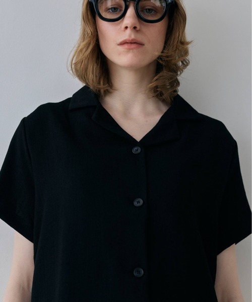 flaeu(フラユ)の「Open Collar Short Shirt(シャツ/ブラウス・レディース・ベージュ/ライトブルー/ブラック・FREE)」の4枚目の写真