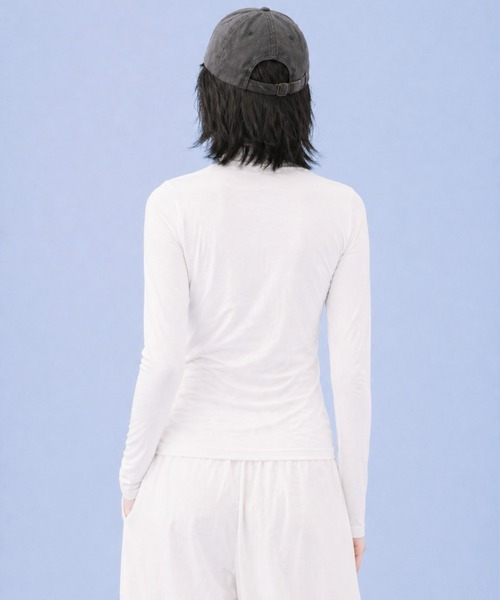 by LEGNA(バイレグナ)の「COOLIFY フェイスカバー付きフィットサイズロンT(Tシャツ/カットソー・レディース・ホワイト/ブラック/ダークグレー・SMALL/MEDIUM/LARGE)」の5枚目の写真