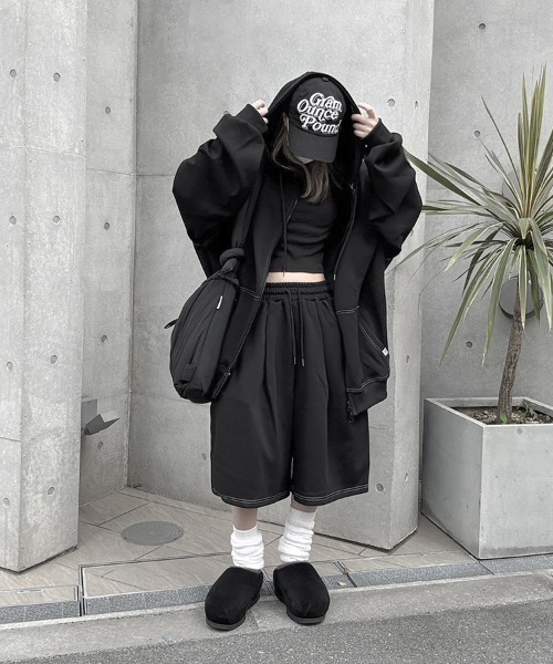YACA（ヤーカ）の「Out Stitch Over Zip Parka/アウトステッチオーバージップパーカー（パーカー・レディース・ブラック・FREE）」の19枚目の写真