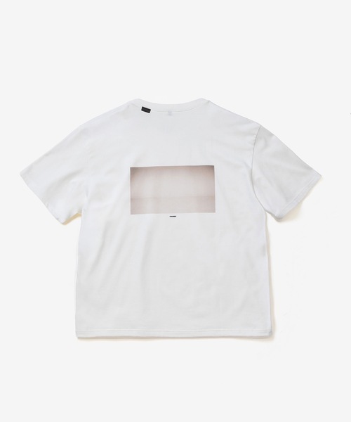 ATTACHMENT（アタッチメント）の「100//3 ジャージー フォトプリント S/S TEE / 100//3　JERSEY PHOTO PRINT S/S TEE（Tシャツ/カットソー・メンズ・ダークブラウン/ブラック/ホワイト/グレー・4/1/3/2）」の6枚目の写真
