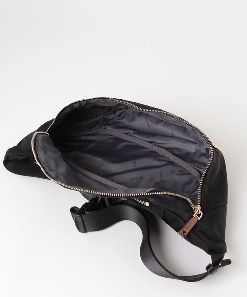 Guess(ゲス)の「FOLLIE Belt Bag ボディバッグ ウエストポーチ ナイロンバッグ(ボディバッグ/ウエストポーチ・レディース・ブラック・ONE SIZE)」の10枚目の写真