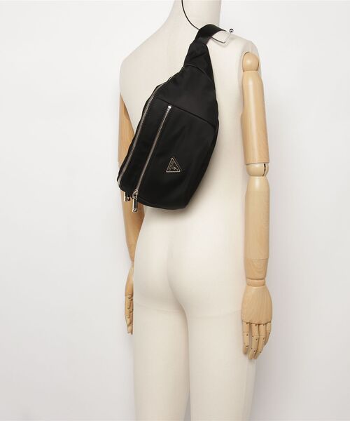 Guess(ゲス)の「FOLLIE Belt Bag ボディバッグ ウエストポーチ ナイロンバッグ(ボディバッグ/ウエストポーチ・レディース・ブラック・ONE SIZE)」の11枚目の写真