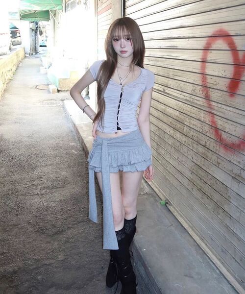EYEER（イワイイアル）の「V-Neck Shirring Button Short Sleeve Top - Gray（Tシャツ/カットソー・レディース・その他・SMALL）」の10枚目の写真