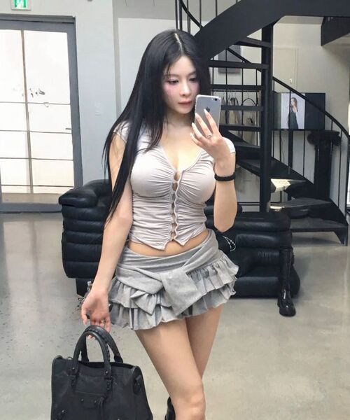 EYEER（イワイイアル）の「V-Neck Shirring Button Short Sleeve Top - Gray（Tシャツ/カットソー・レディース・その他・SMALL）」の12枚目の写真
