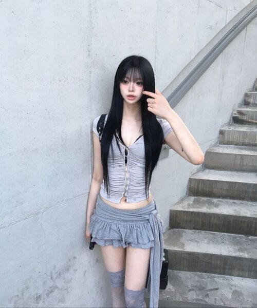 EYEER（イワイイアル）の「V-Neck Shirring Button Short Sleeve Top - Gray（Tシャツ/カットソー・レディース・その他・SMALL）」の15枚目の写真