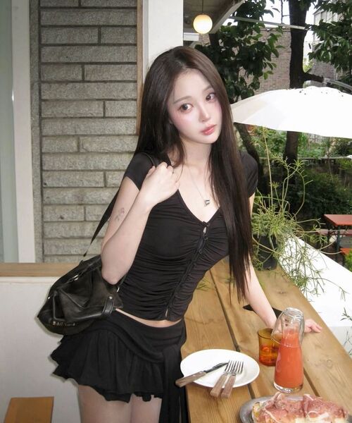 EYEER（イワイイアル）の「V-Neck Shirring Button Short Sleeve Top - Gray（Tシャツ/カットソー・レディース・その他・SMALL）」の19枚目の写真