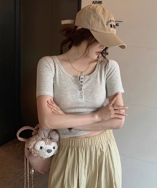 HAILY(ヘイリー)の「フロントボタンヘンリーネック半袖トップス(Tシャツ/カットソー・レディース・ホワイト/ライトグレー/ブラック・M/L)」の16枚目の写真