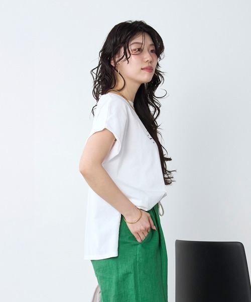 MICA&DEAL（マイカ＆ディール）の「ラメロゴプリントターンバックスリーブTシャツ（Tシャツ/カットソー・レディース・ホワイト/チャコールグレー・FREE）」の16枚目の写真