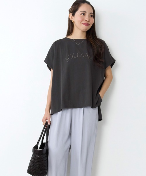 MICA&DEAL（マイカ＆ディール）の「ラメロゴプリントターンバックスリーブTシャツ（Tシャツ/カットソー・レディース・ホワイト/チャコールグレー・FREE）」の3枚目の写真
